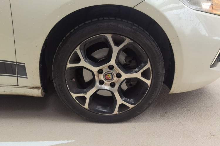 Used Fiat Ottimo 2014 1.4T Automatic Sport Edition Right Front Wheel Hub