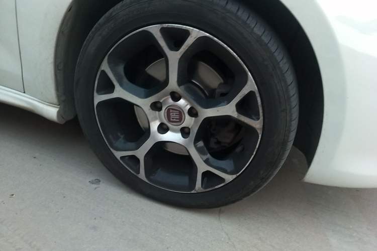 Used Fiat Ottimo 2014 1.4T Automatic Sport Edition Right Front Wheel Hub