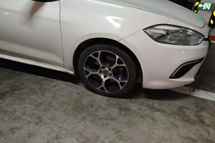 Used Fiat Ottimo 2014 1.4T Automatic Sport Edition Right Front Wheel Hub
