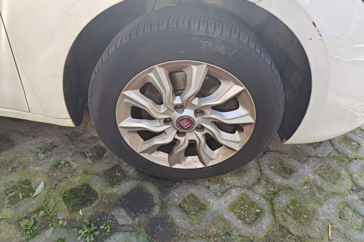 Used Fiat Ottimo 2014 1.4T Manual Fashion Edition Right Front Wheel Hub