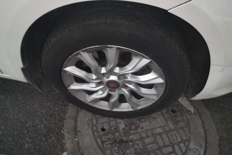 Used Fiat Ottimo 2014 1.4T Automatic Comfort Edition Right Front Wheel Hub