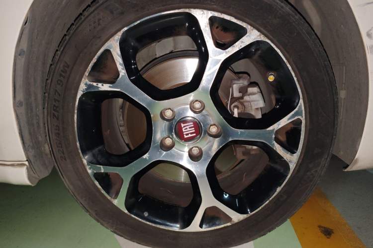 Used Fiat Ottimo 2014 1.4T Automatic Sport Edition Right Front Wheel Hub
