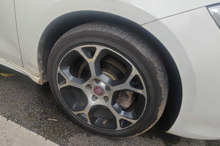 Used Fiat Ottimo 2014 1.4T Automatic Sport Edition Right Front Wheel Hub