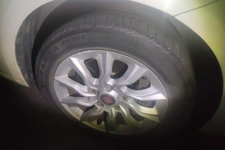 Used Fiat Ottimo 2014 1.4T Automatic Comfort Edition Right Front Wheel Hub