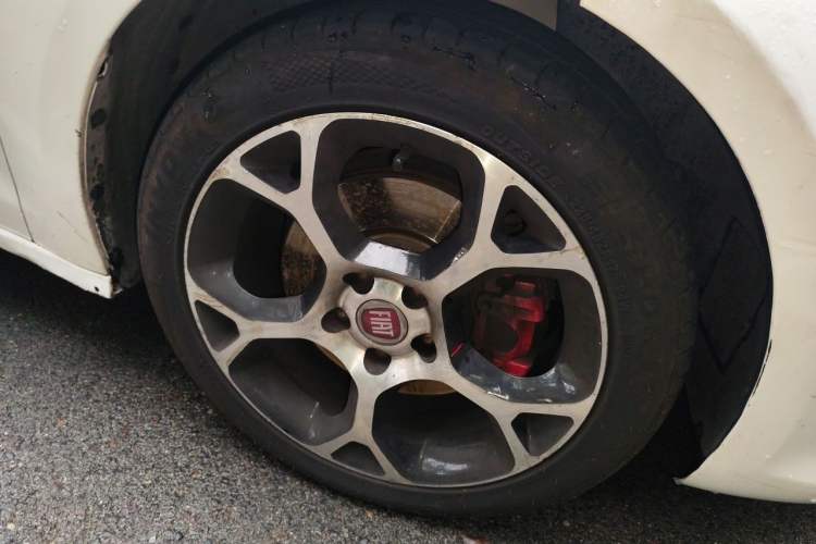 Used Fiat Ottimo 2014 1.4T Automatic Sport Edition Right Front Wheel Hub
