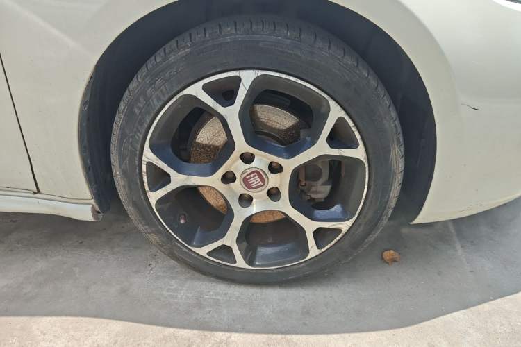 Used Fiat Ottimo 2014 1.4T Automatic Sport Edition Right Front Wheel Hub