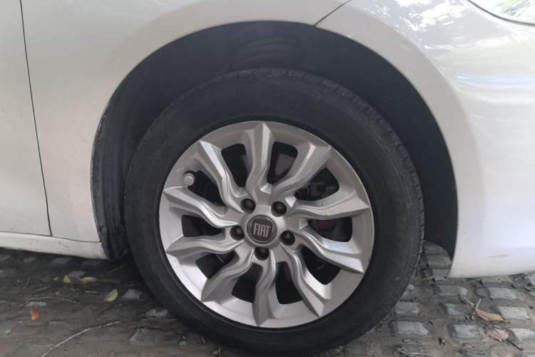 Used Fiat Ottimo 2014 1.4T Automatic Comfort Edition Right Front Wheel Hub