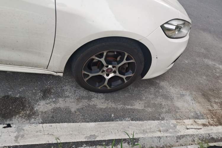 Used Fiat Ottimo 2014 1.4T Automatic Sport Edition Right Front Wheel Hub