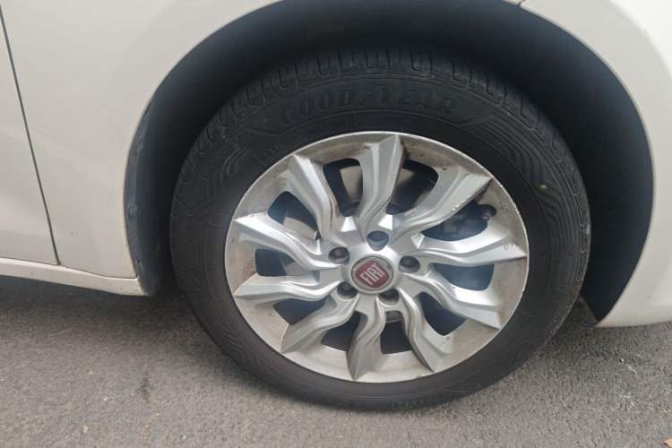 Used Fiat Ottimo 2014 1.4T Automatic Comfort Edition Right Front Wheel Hub