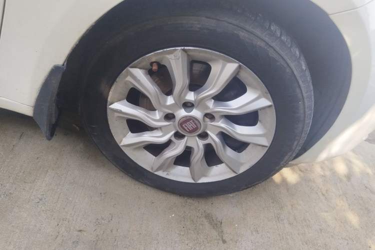 Used Fiat Ottimo 2014 1.4T Automatic Comfort Edition Right Front Wheel Hub