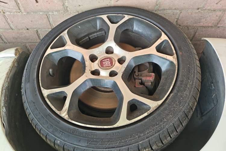 Used Fiat Ottimo 2014 1.4T Automatic Sport Edition Right Front Wheel Hub