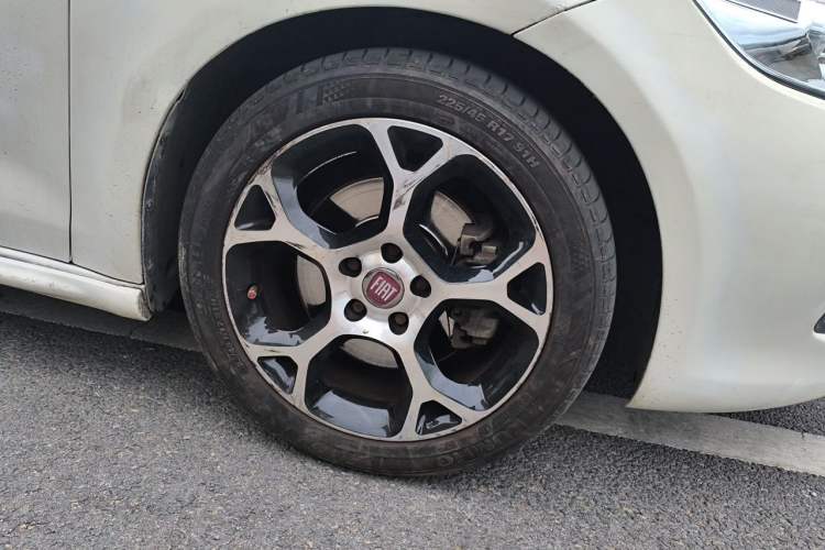 Used Fiat Ottimo 2014 1.4T Automatic Sport Edition Right Front Wheel Hub