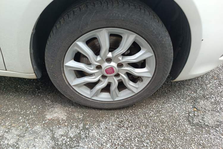 Used Fiat Ottimo 2014 1.4T Automatic Comfort Edition Right Front Wheel Hub