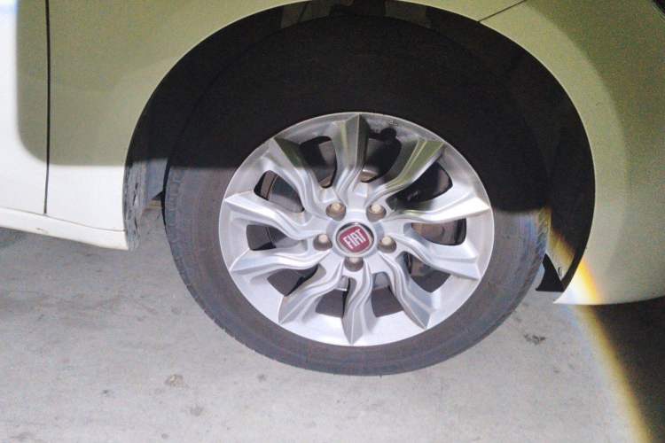 Used Fiat Ottimo 2014 1.4T Automatic Comfort Edition Right Front Wheel Hub