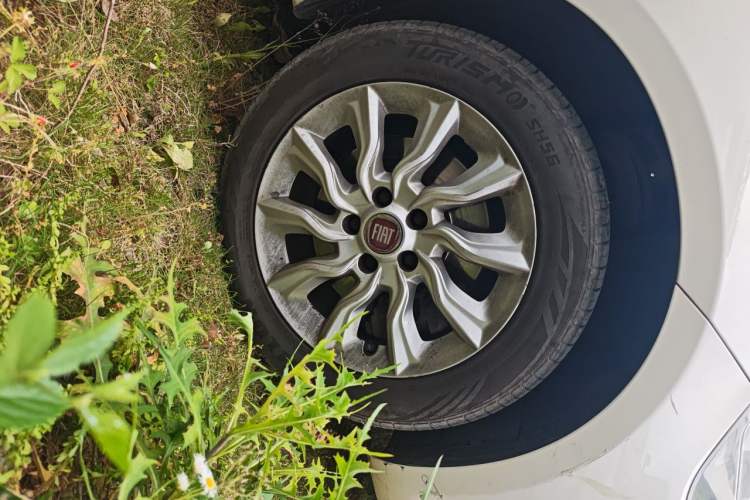 Used Fiat Ottimo 2014 1.4T Automatic Comfort Edition Right Front Wheel Hub