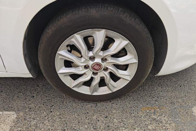 Used Fiat Ottimo 2014 1.4T Automatic Comfort Edition Right Front Wheel Hub