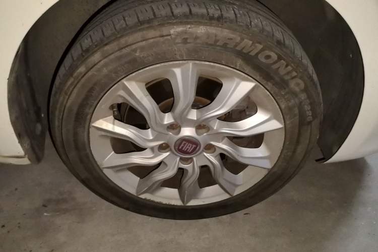 Used Fiat Ottimo 2014 1.4T Automatic Comfort Edition Right Front Wheel Hub
