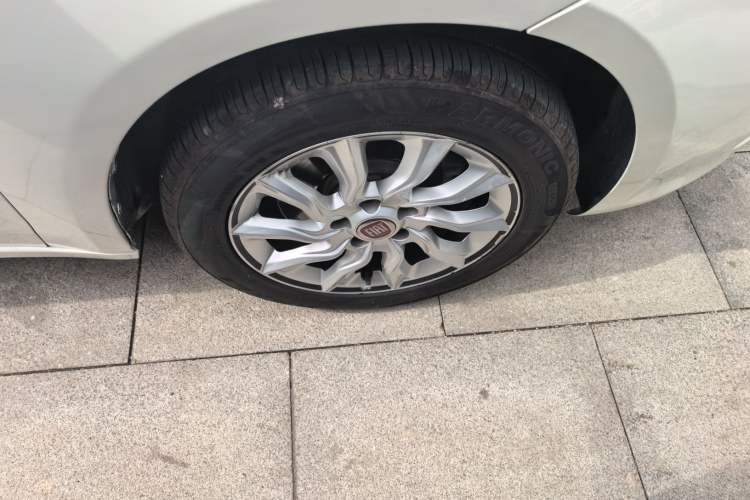 Used Fiat Ottimo 2014 1.4T Automatic Comfort Edition Right Front Wheel Hub