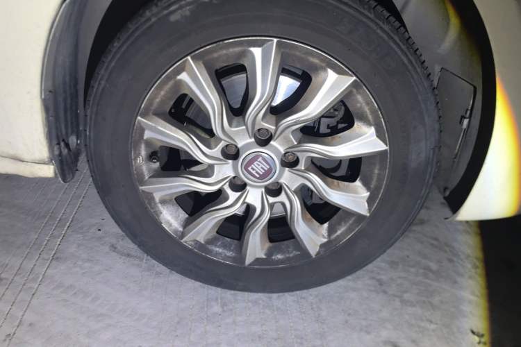 Used Fiat Ottimo 2014 1.4T Automatic Comfort Edition Right Front Wheel Hub