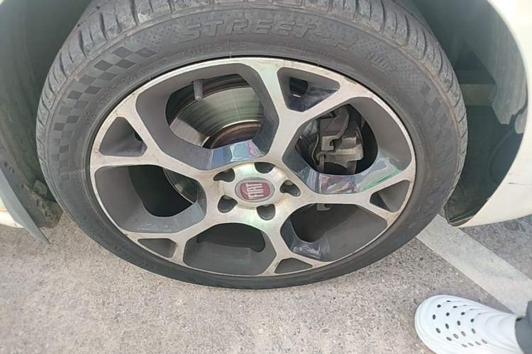Used Fiat Ottimo 2014 1.4T Automatic Sport Edition Right Front Wheel Hub