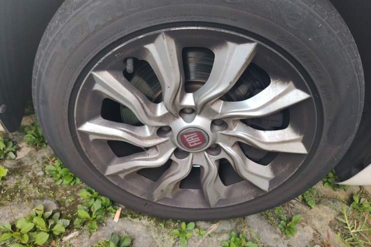 Used Fiat Ottimo 2014 1.4T Automatic Comfort Edition Right Front Wheel Hub