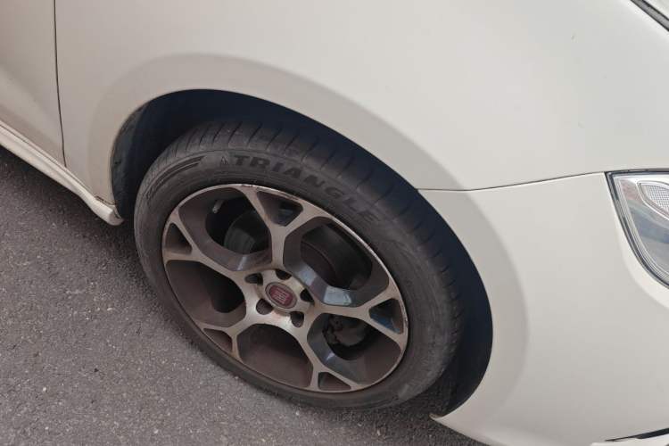 Used Fiat Ottimo 2014 1.4T Automatic Sport Edition Right Front Wheel Hub