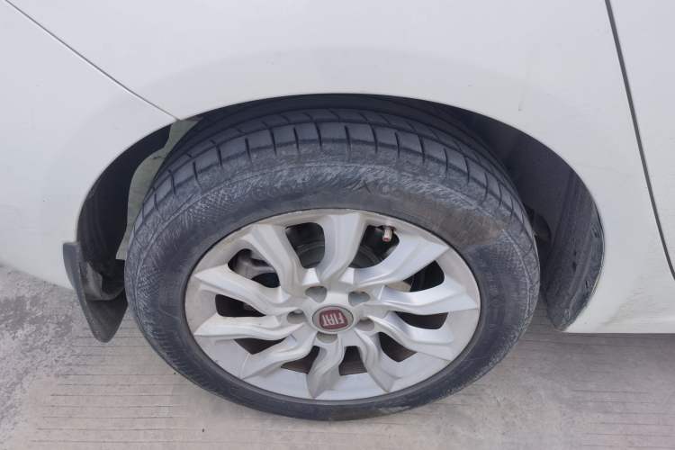 Used Fiat Ottimo 2014 1.4T Automatic Comfort Edition Right Rear Wheel Hub