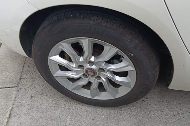 Used Fiat Ottimo 2014 1.4T Automatic Comfort Edition Right Rear Wheel Hub