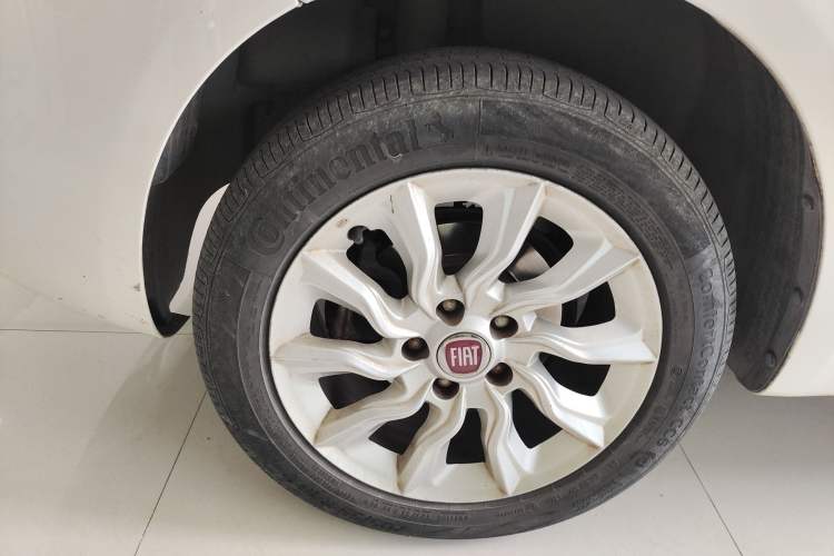 Used Fiat Ottimo 2014 1.4T Automatic Comfort Edition Right Rear Wheel Hub