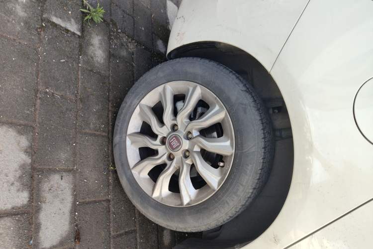 Used Fiat Ottimo 2014 1.4T Automatic Comfort Edition Right Rear Wheel Hub