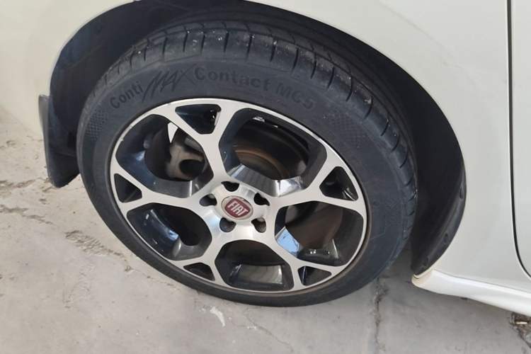 Used Fiat Ottimo 2014 1.4T Automatic Sport Edition Right Rear Wheel Hub