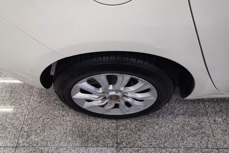 Used Fiat Ottimo 2014 1.4T Automatic Comfort Edition Right Rear Wheel Hub