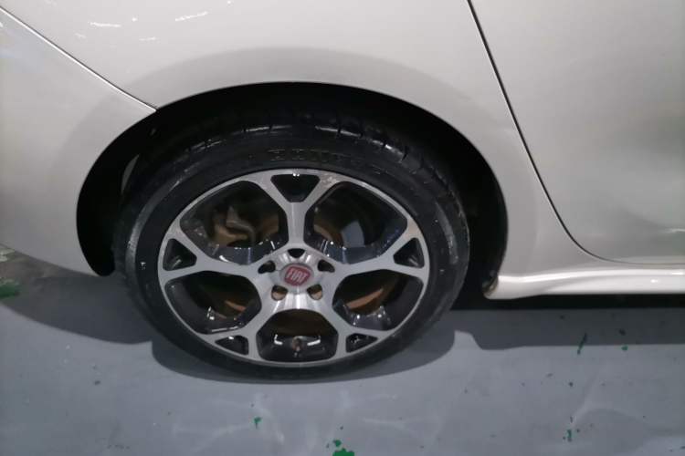 Used Fiat Ottimo 2014 1.4T Automatic Sport Edition Right Rear Wheel Hub