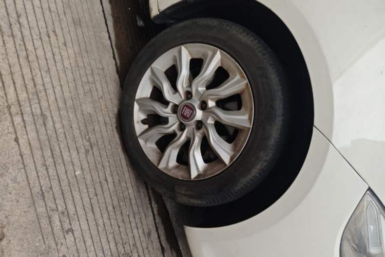 Used Fiat Ottimo 2015 1.4T Automatic Night Edition Right Front Wheel Hub