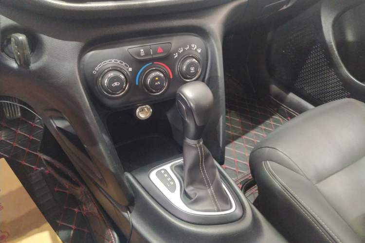 Used Fiat Ottimo 2017 1.4T Automatic Comfort Edition Gear Lever