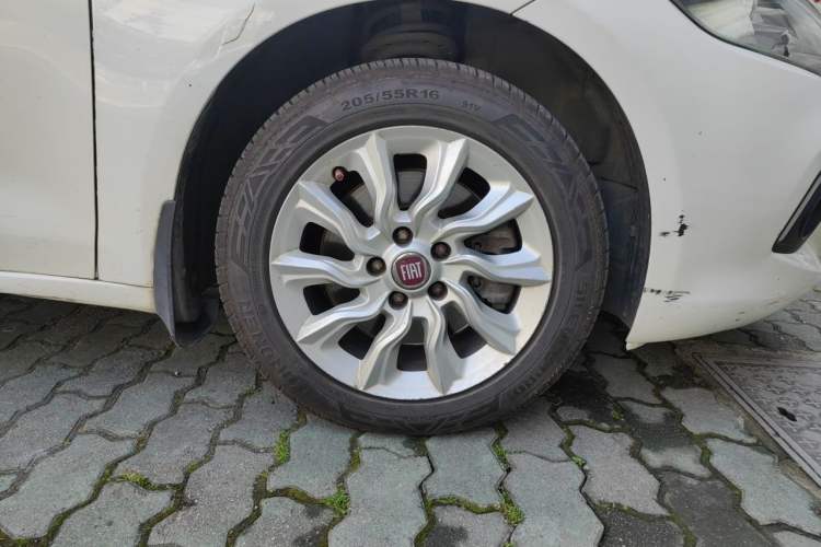 Used Fiat Ottimo 2017 1.4T Automatic Sport Edition Right Front Wheel Hub