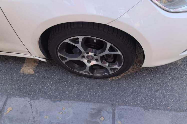 Used Fiat Ottimo 2017 1.4T Automatic Sport Edition Right Front Wheel Hub