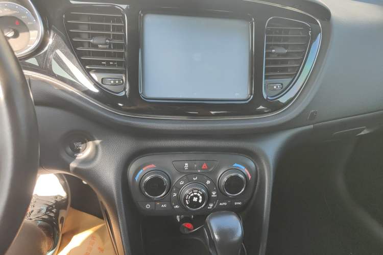 Used Fiat Viaggio 2015 1.4T Automatic Smart Edition Audio And AC Panel
