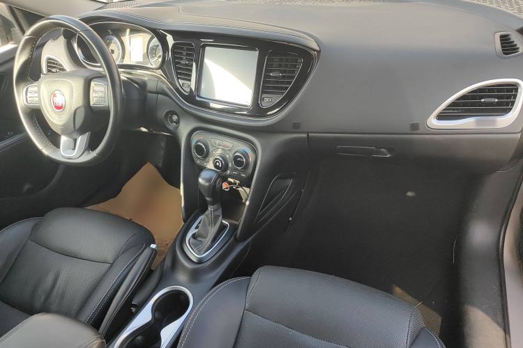 Used Fiat Viaggio 2015 1.4T Automatic Smart Edition Center Console