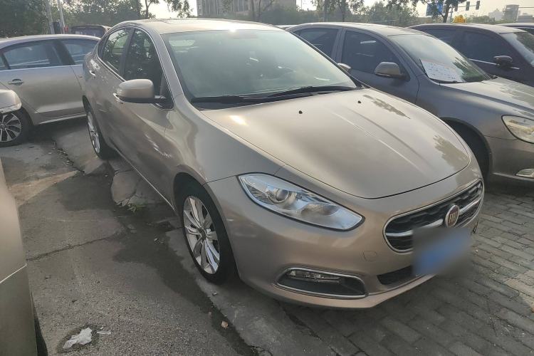Used Fiat Viaggio 2015 1.4T Automatic Smart Edition Front Right 45 Deg