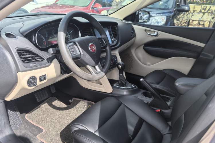 Used Fiat Viaggio 2012 1.4T Automatic Enjoyment Edition Left Front Seat