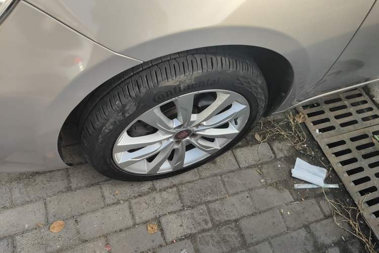 Used Fiat Viaggio 2015 1.4T Automatic Smart Edition Left Front Wheel Hub