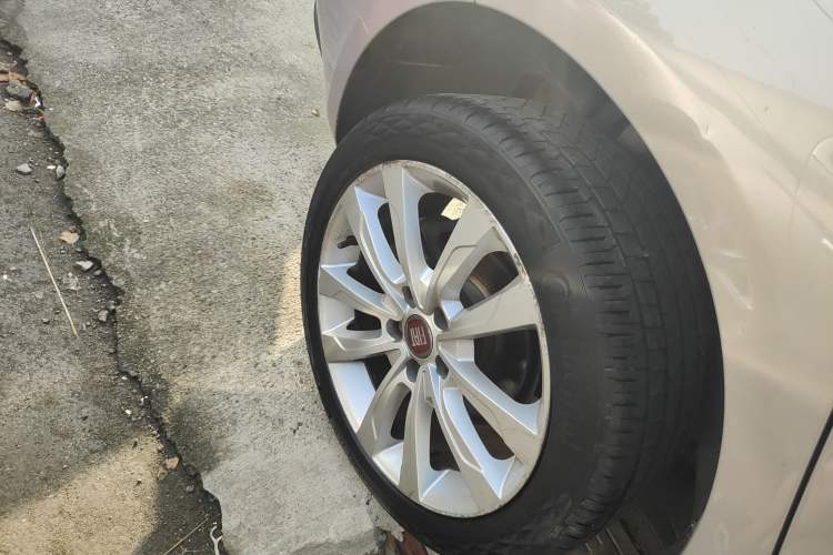 Used Fiat Viaggio 2015 1.4T Automatic Smart Edition Right Rear Wheel Hub