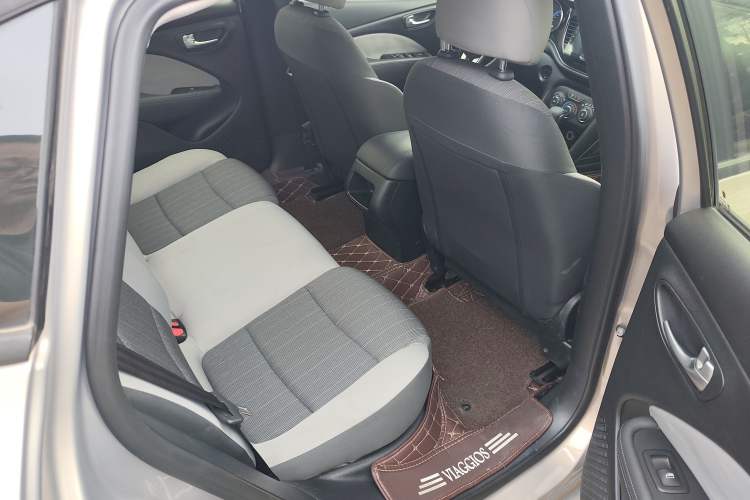 Used Fiat Viaggio 2015 1.4T Automatic Enjoyment Edition Interior 8
