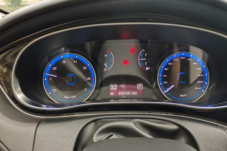 Used Fiat Viaggio 2015 1.4T Automatic Enjoyment Edition Odometer Close Up