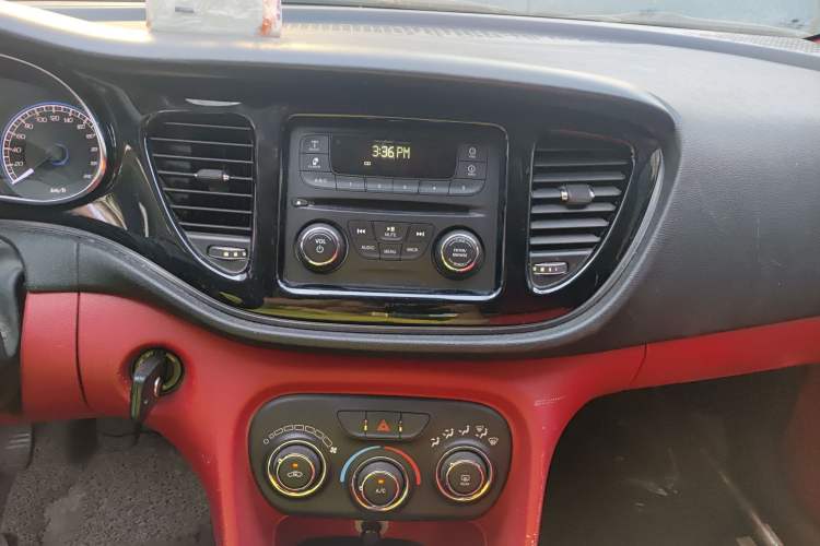 Used Fiat Viaggio 2012 1.4T Manual Enjoyment Edition Audio And AC Panel