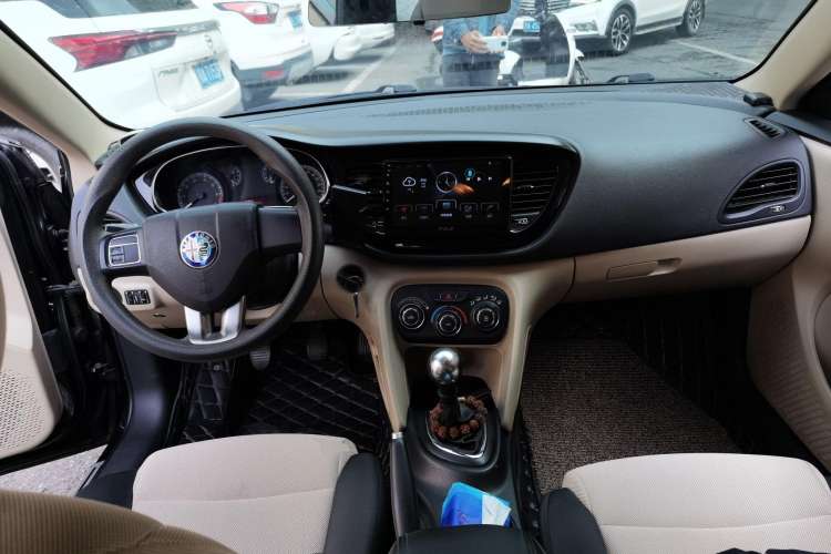 Used Fiat Viaggio 2012 1.4T Manual Enjoyment Edition Center Console