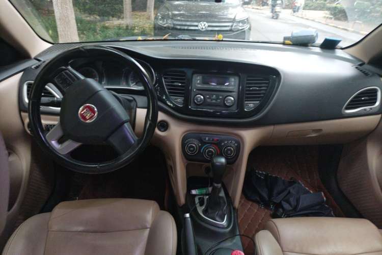Used Fiat Viaggio 2012 1.4T Automatic Enjoyment Edition Center Console