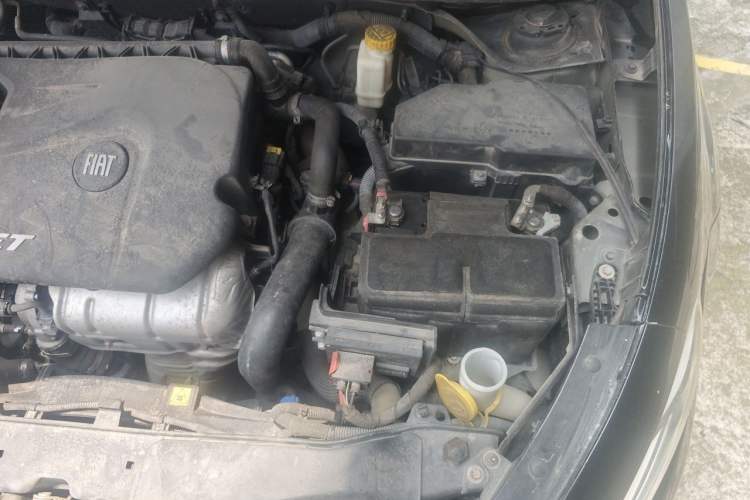 Used Fiat Viaggio 2012 1.4T Automatic Luxury Edition Engine Bay Left