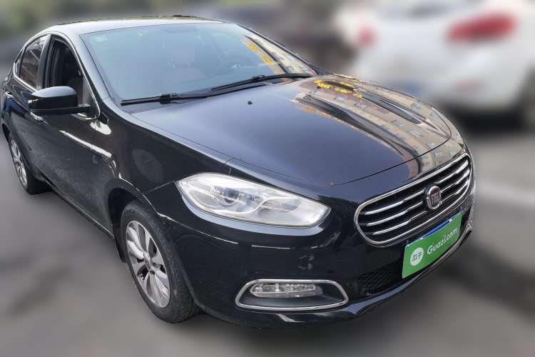 Used Fiat Viaggio 2012 1.4T Manual Enjoyment Edition Front Right 45 Deg
